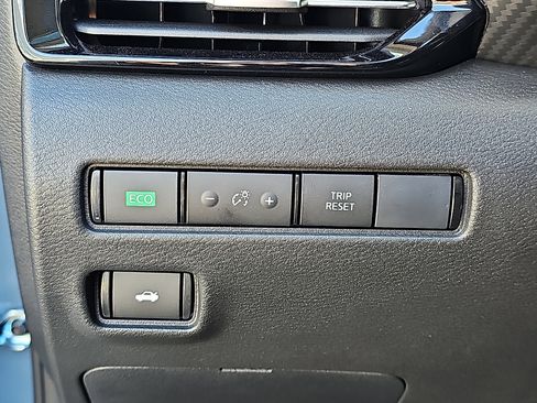 Certified 2025 Nissan Sentra SR w/ SR Premium Package FWD image 27
