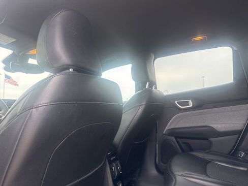 Used 2023 Jeep Compass Latitude image 27