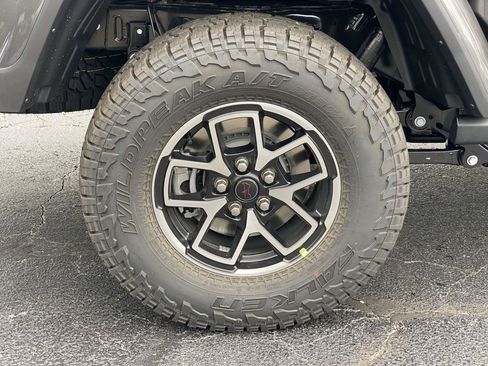 New 2025 Jeep Gladiator Rubicon image 34