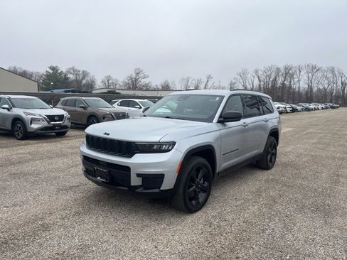 Used 2023 Jeep Grand Cherokee L Altitude image 9