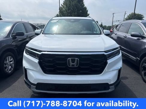 Certified 2023 Honda Pilot Touring image 3