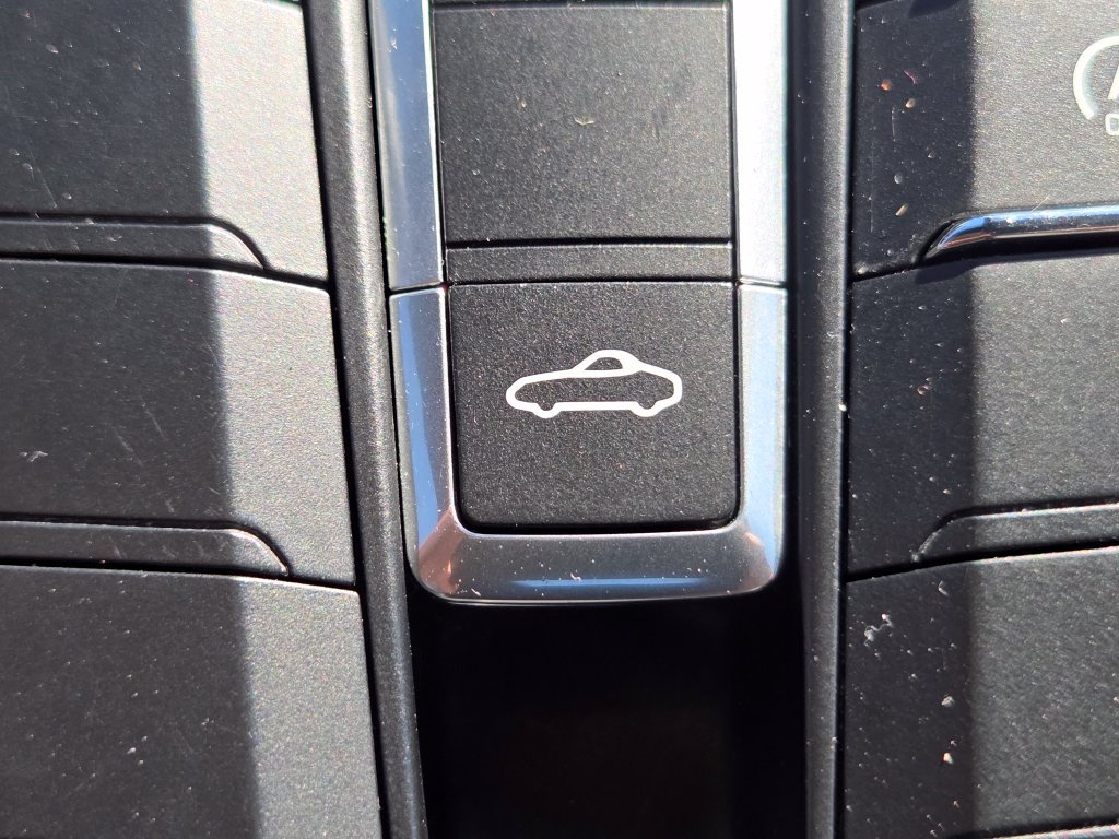Used 2019 Porsche 718 Boxster RWD image 15