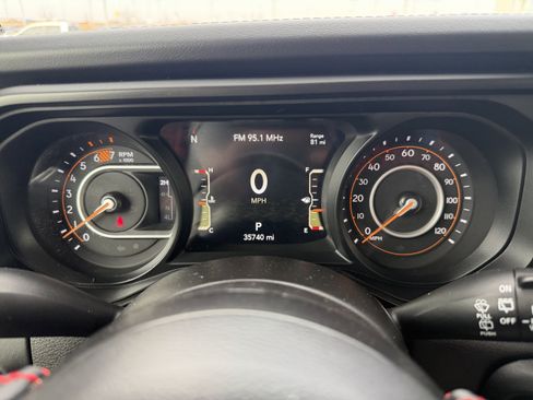 Used 2025 Jeep Wrangler Unlimited Rubicon image 15