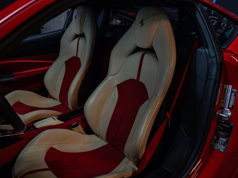 Used 2022 Ferrari F8 Tributo RWD image 8