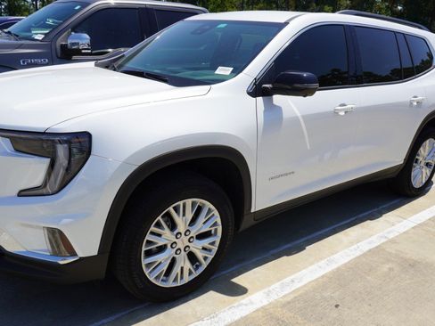 Used 2025 GMC Acadia Elevation w/ Elevation Premium Package FWD image 5