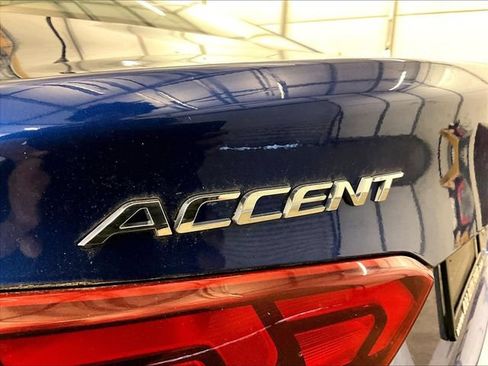 Used 2021 Hyundai Accent SE FWD image 14