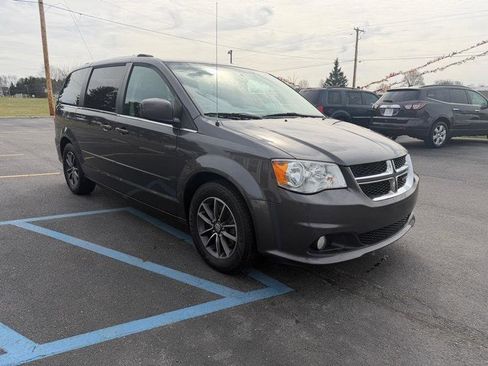 Used 2017 Dodge Grand Caravan SXT image 13
