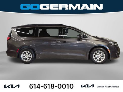 Used 2022 Chrysler Pacifica Touring-L FWD image 6