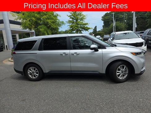 Certified 2022 Kia Carnival LX FWD image 10