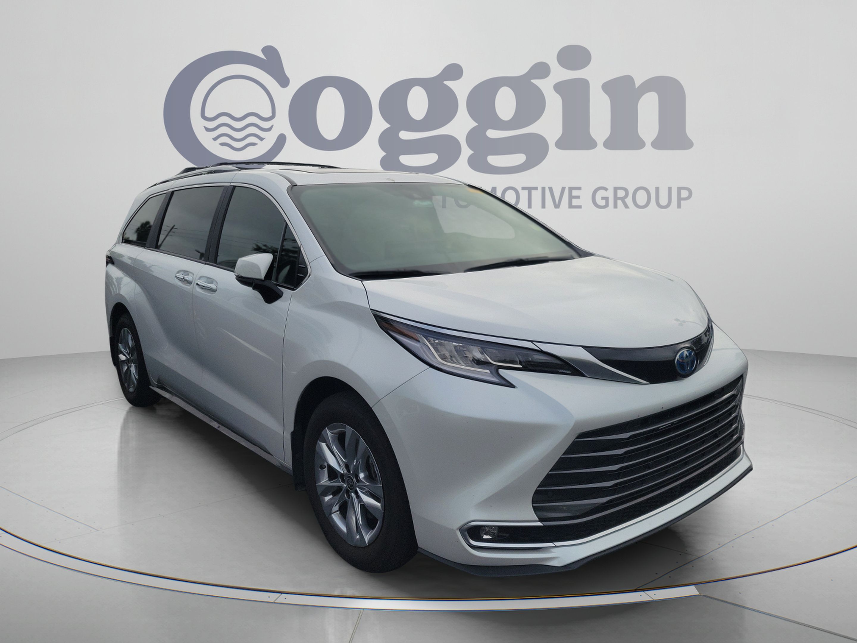 Certified 2025 Toyota Sienna Limited FWD image 8