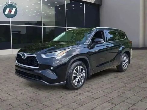 Used 2021 Toyota Highlander XLE image 1