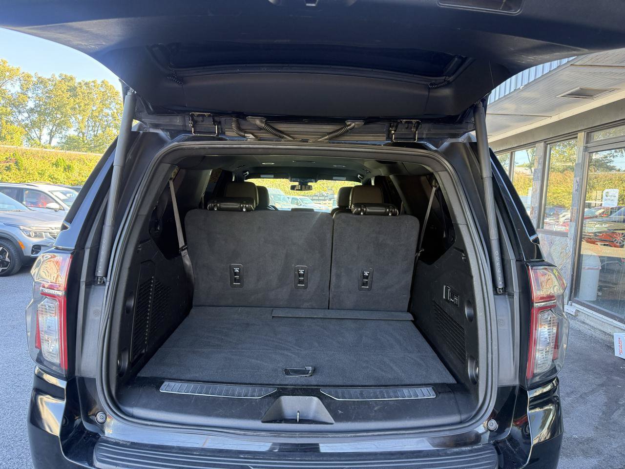 Used 2022 Chevrolet Suburban Premier AWD/4WD image 11