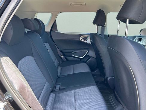 Used 2025 Kia Soul LX w/ LX Technology Package FWD image 11