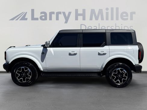 Used 2025 Ford Bronco Outer Banks AWD/4WD image 2