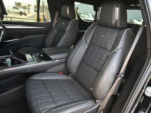 Used 2025 Cadillac Escalade V image 12