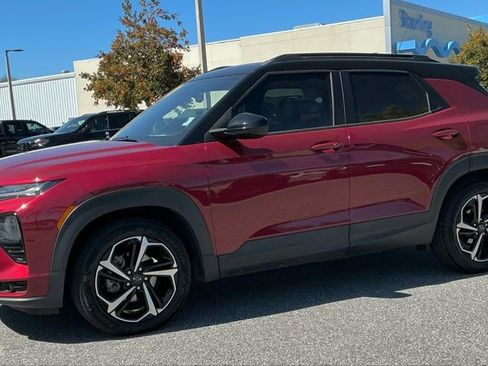 Used 2021 Chevrolet TrailBlazer RS w/ Sun and Liftgate Package image 2