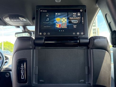Used 2019 Chrysler Pacifica Touring-L Plus w/ Advanced Safetytec Group FWD image 20