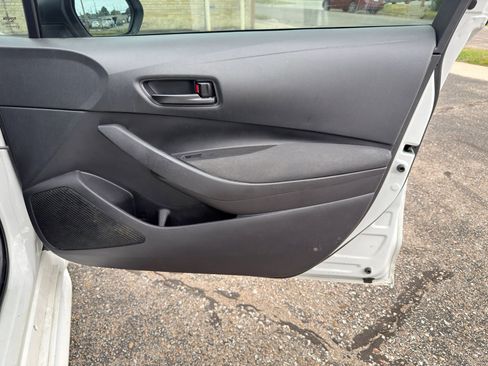 Used 2022 Toyota Corolla LE FWD image 26