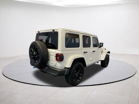 Used 2024 Jeep Wrangler Sahara image 6