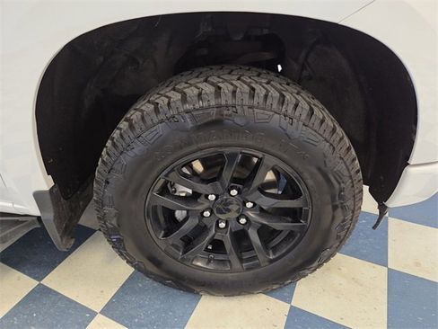 Used 2023 Chevrolet Silverado 1500 Custom image 10