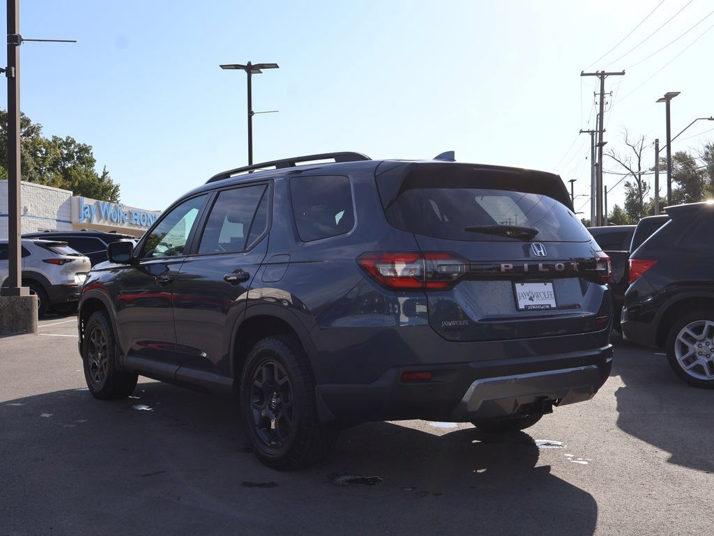 Certified 2026 Honda Pilot TrailSport image 5