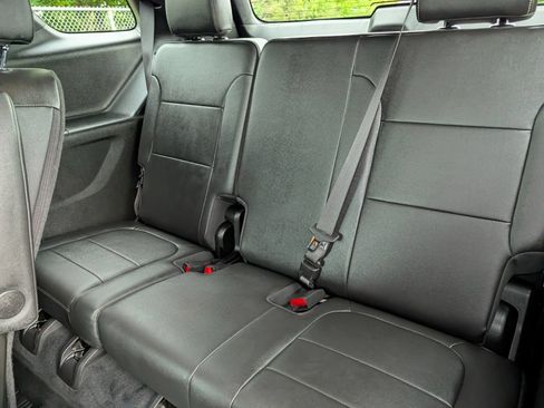 Used 2023 Chevrolet Traverse LT FWD image 21