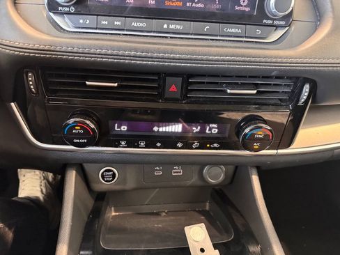 Used 2023 Nissan Rogue SV FWD image 28