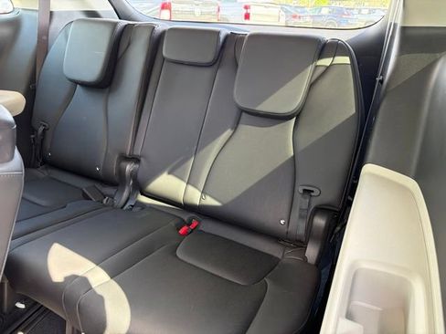 Used 2024 Kia Carnival EX FWD image 23