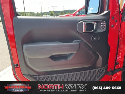 New 2025 Jeep Gladiator Sport image 5