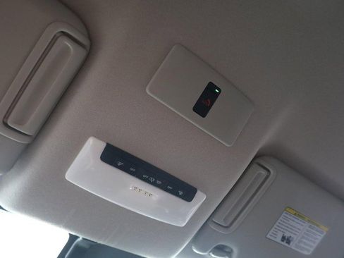 New 2025 Nissan Versa SR w/ Trunk Package image 16