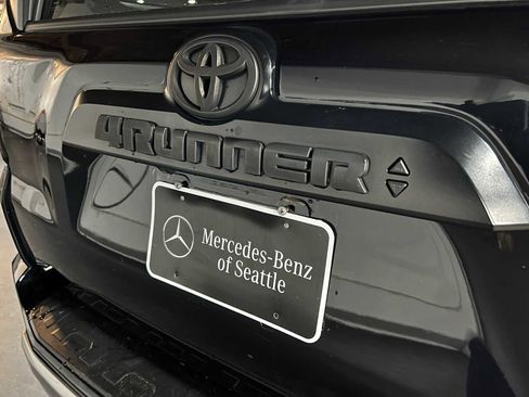 Used 2021 Toyota 4Runner TRD Off-Road Premium w/ Moonroof Package AWD/4WD image 15