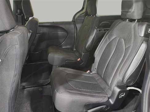Used 2020 Chrysler Pacifica Touring w/ S Appearance Package FWD image 20