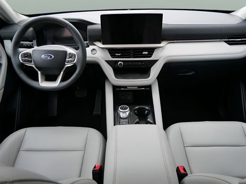 Used 2025 Ford Explorer Active w/ Active Comfort Package image 13