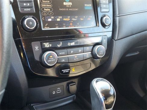 Used 2018 Nissan Rogue SV image 20