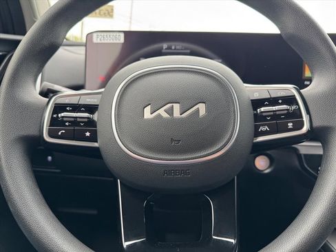 Certified 2025 Kia Sorento LX FWD image 16