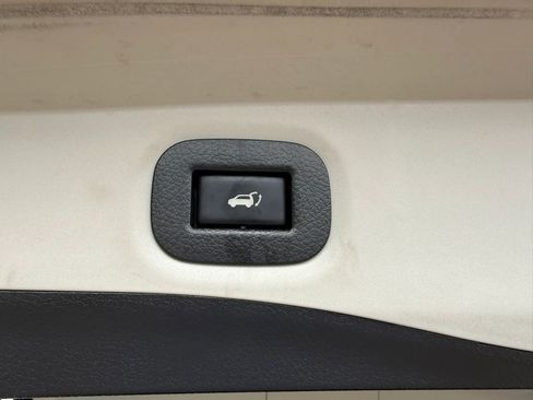 Used 2017 Nissan Rogue SV w/ Sun & Sound Touring Package AWD/4WD image 15