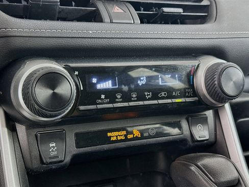 Used 2022 Toyota RAV4 LE image 23