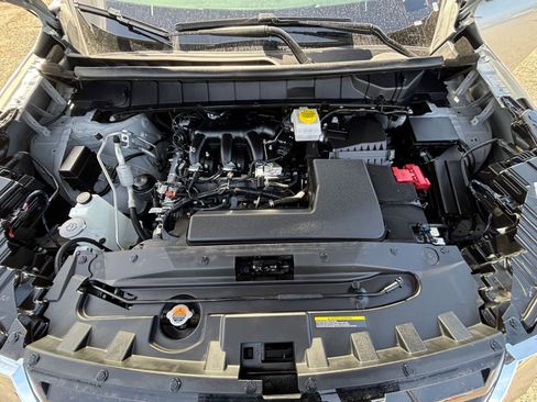 Used 2025 Nissan Pathfinder SV FWD image 35