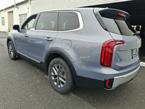 Used 2023 Kia Telluride LX image 3