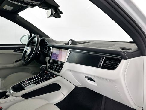 Certified 2022 Porsche Macan GTS image 30