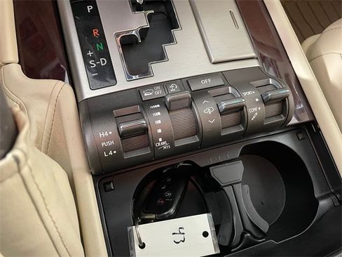 Used 2015 Lexus LX 570 4WD image 12