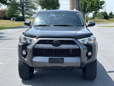 Used 2018 Toyota 4Runner SR5 AWD/4WD image 3