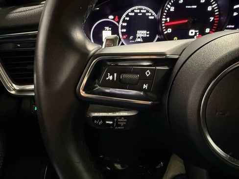 Used 2021 Porsche Panamera image 28
