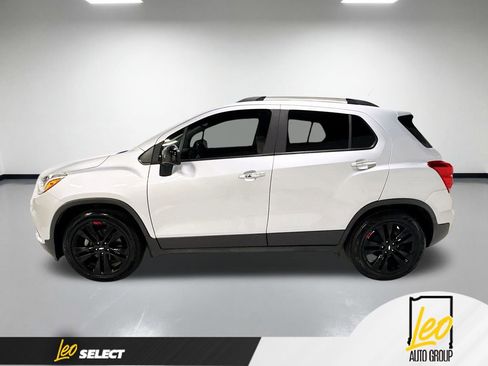 Used 2019 Chevrolet Trax LT w/ Redline Edition FWD image 11