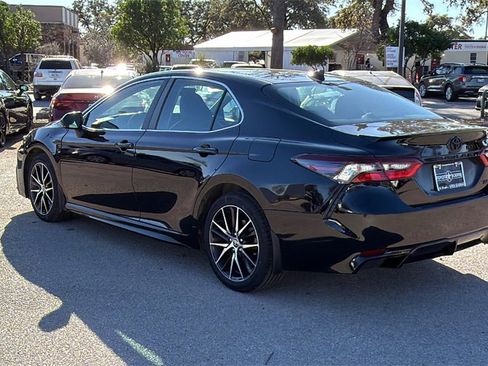Certified 2023 Toyota Camry SE image 3