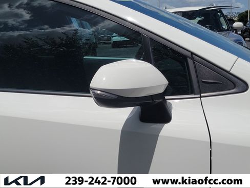 Used 2025 Toyota Corolla SE FWD image 8
