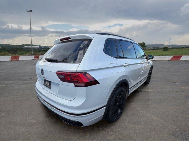 Used 2023 Volkswagen Tiguan SE R-Line FWD image 3