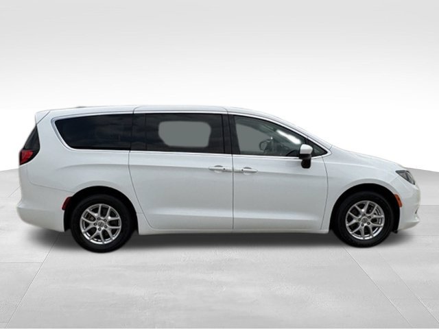 Used 2023 Chrysler Voyager LX FWD image 20