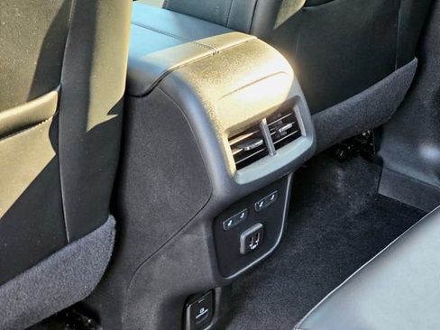 Used 2023 Chevrolet Equinox Premier FWD image 26