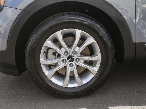 Used 2022 Kia Telluride LX image 13